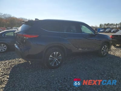 Trzecie zdjęcie samochodu z tyłu: 2022 TOYOTA HIGHLANDER XLE VIN:5TDHZRBH1NS582825 - miniatura