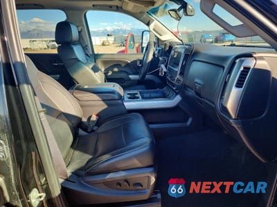 Piąte zdjęcie samochodu w środku: 2015 CHEVROLET SILVERADO K3500 LTZ VIN:1GC4K0E8XFF106603 - miniatura