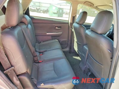 Zdjęcie 10 z 12 samochodu: 2013 TOYOTA PRIUS V TWO VIN:JTDZN3EU7D3187988 - miniatura