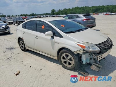Czwarte zdjęcie samochodu z boku: 2015 TOYOTA PRIUS THREE VIN:JTDKN3DUXF1909407 - miniatura