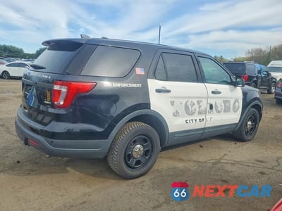 Trzecie zdjęcie samochodu z tyłu: 2018 FORD EXPLORER POLICE INTERCEPTOR VIN:1FM5K8AR5JGC75752 - miniatura