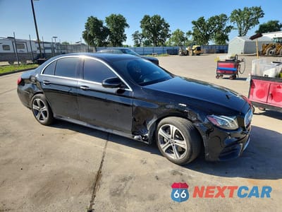 Czwarte zdjęcie samochodu z boku: 2020 MERCEDES-BENZ E 350 VIN:WDDZF8DB7LA733506 - miniatura