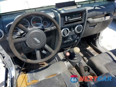 Zdjęcie 8 z 13 samochodu: 2010 JEEP WRANGLER SPORT VIN:1J4AA2D19AL119997 - miniatura