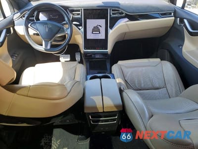 Zdjęcie 8 z 14 samochodu: 2016 TESLA MODEL X VIN:5YJXCBE41GF013185 - miniatura
