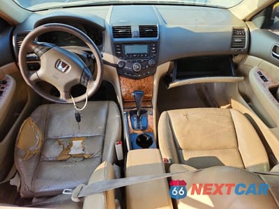 Zdjęcie 8 z 12 samochodu: 2003 HONDA ACCORD EX VIN:1HGCM66573A050160 - miniatura