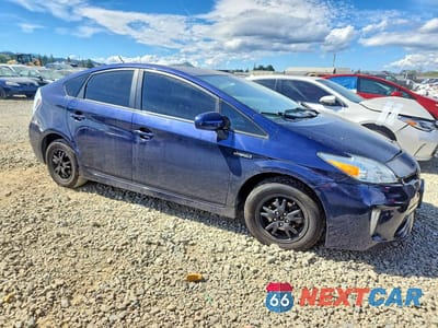 Czwarte zdjęcie samochodu z boku: 2014 TOYOTA PRIUS THREE VIN:JTDKN3DU3E0365076 - miniatura