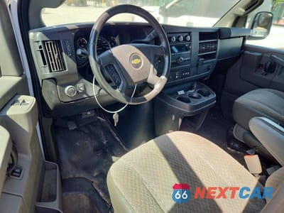 Zdjęcie 8 z 13 samochodu: 2020 CHEVROLET EXPRESS G2500 DELIVERY VAN VIN:1GCWGAFGXL1263496 - miniatura
