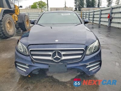 Piąte zdjęcie samochodu w środku: 2017 MERCEDES-BENZ E 300 4MATIC VIN:WDDZF4KB8HA065248 - miniatura