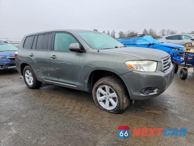 Czwarte zdjęcie samochodu z boku: 2010 TOYOTA HIGHLANDER BASE VIN:5TDBK3EH4AS008362 - miniatura