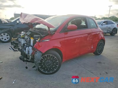 2024 FIAT 500 E RED ZFAFFAA44RX210452 - główne zdjęcie licytacji z USA - miniatura