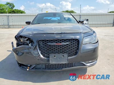 Piąte zdjęcie samochodu w środku: 2021 CHRYSLER 300 S VIN:2C3CCABG1MH528978 - miniatura