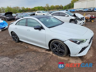 Czwarte zdjęcie samochodu z boku: 2024 MERCEDES-BENZ CLA 250 4MATIC VIN:W1K5J4HB3RN450442 - miniatura