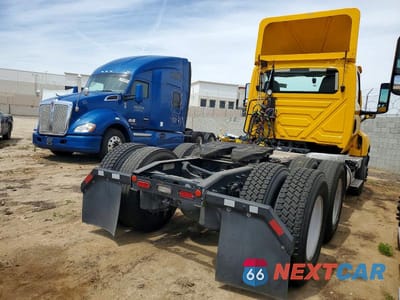 Czwarte zdjęcie samochodu z boku: 2020 INTERNATIONAL LT625 SEMI TRUCK VIN:3HSDZTZR4LN233599 - miniatura