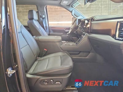 Piąte zdjęcie samochodu w środku: 2024 GMC SIERRA K2500 DENALI VIN:1GT49RE77RF222790 - miniatura