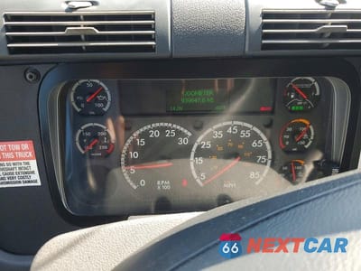 Zdjęcie 8 z 10 samochodu: 2019 FREIGLINER CASCADIA 125 VIN:3AKJGLDR2KDJW1818 - miniatura