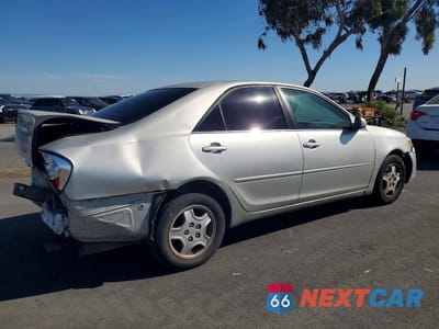 Trzecie zdjęcie samochodu z tyłu: 2003 TOYOTA CAMRY LE V6 VIN:4T1BF30K03U046902 - miniatura