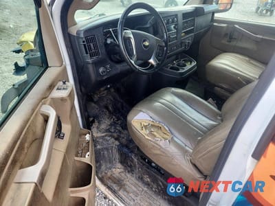 Zdjęcie 8 z 13 samochodu: 2016 CHEVROLET EXPRESS G3500 DELIVERY VAN VIN:1GCZGGFG0G1141915 - miniatura