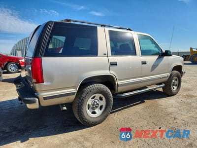 Trzecie zdjęcie samochodu z tyłu: 1999 CHEVROLET TAHOE K1500 VIN:1GNEK13R4XR102284 - miniatura