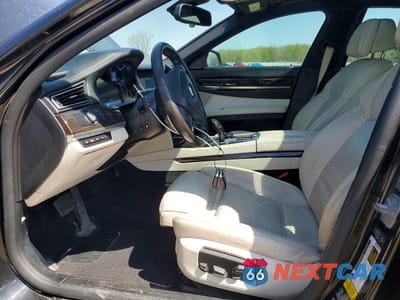 Zdjęcie 7 z 12 samochodu: 2014 BMW 750 VIN:WBAYB6C55ED224398 - miniatura