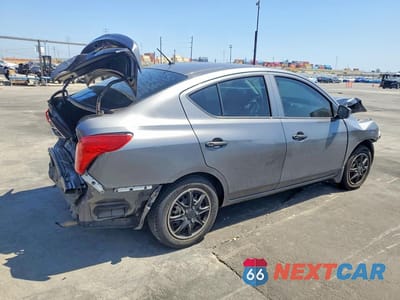 Trzecie zdjęcie samochodu z tyłu: 2018 NISSAN VERSA S PLUS VIN:3N1CN7AP9JL835315 - miniatura