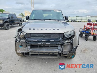 Piąte zdjęcie samochodu w środku: 2024 LAND ROVER DEFENDER 110 S VIN:SALEJ7EU4R2352550 - miniatura