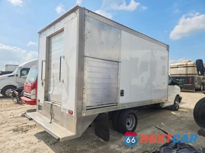 Trzecie zdjęcie samochodu z tyłu: 2016 CHEVROLET EXPRESS G4500 VIN:1GB6GUCG7G1208956 - miniatura