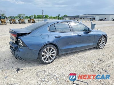 Trzecie zdjęcie samochodu z tyłu: 2020 VOLVO S60 T5 MOMENTUM VIN:7JR102FKXLG045775 - miniatura