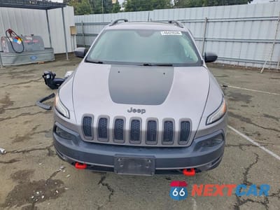 Piąte zdjęcie samochodu w środku: 2018 JEEP CHEROKEE TRAILHAWK VIN:1C4PJMBB5JD569776 - miniatura