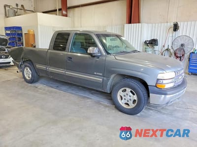 Czwarte zdjęcie samochodu z boku: 2001 CHEVROLET SILVERADO C1500 VIN:2GCEC19T611249974 - miniatura