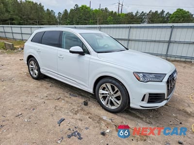 Czwarte zdjęcie samochodu z boku: 2020 AUDI Q7 PRESTIGE VIN:WA1VXAF7XLD006407 - miniatura