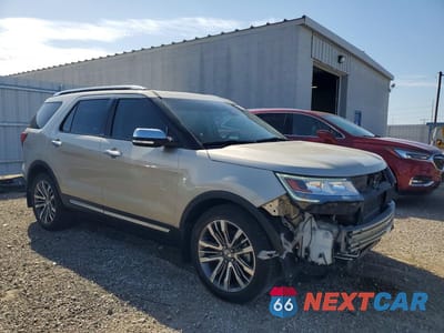 Czwarte zdjęcie samochodu z boku: 2017 FORD EXPLORER PLATINUM VIN:1FM5K8HT6HGC09612 - miniatura