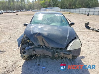 Piąte zdjęcie samochodu w środku: 2001 FORD FOCUS ZX3 VIN:3FAFP31301R186761 - miniatura