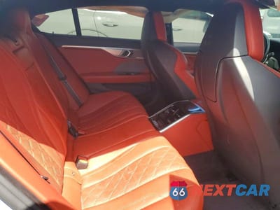 Zdjęcie 10 z 12 samochodu: 2023 BMW M8 VIN:WBSGV0C06PCL15706 - miniatura