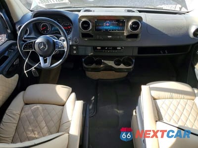 Zdjęcie 8 z 12 samochodu: 2019 MERCEDES-BENZ SPRINTER 3500 VIN:W1X8ED6YXKT016927 - miniatura