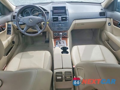 Zdjęcie 8 z 11 samochodu: 2010 MERCEDES-BENZ C300 VIN:WDDGF8BB7AR094410 - miniatura