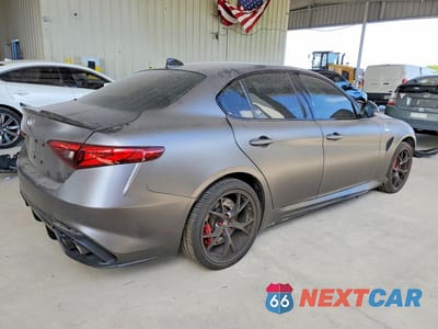 Trzecie zdjęcie samochodu z tyłu: 2019 ALFA ROMEO GIULIA QUADRIFOGLIO VIN:ZARFAMEV4K7599861 - miniatura