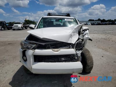 Piąte zdjęcie samochodu w środku: 2014 TOYOTA 4RUNNER SR5 VIN:JTEZU5JR1E5083532 - miniatura