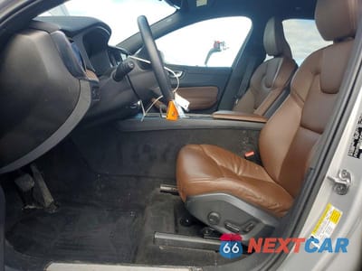 Zdjęcie 7 z 12 samochodu: 2022 VOLVO XC60 B5 MOMENTUM VIN:YV4L12RK6N1025669 - miniatura