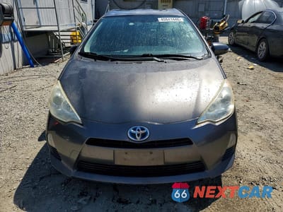 Piąte zdjęcie samochodu w środku: 2012 TOYOTA PRIUS C THREE VIN:JTDKDTB32C1516168 - miniatura