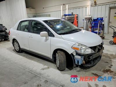 Czwarte zdjęcie samochodu z boku: 2011 NISSAN VERSA 1.8 S VIN:3N1BC1AP6BL413972 - miniatura