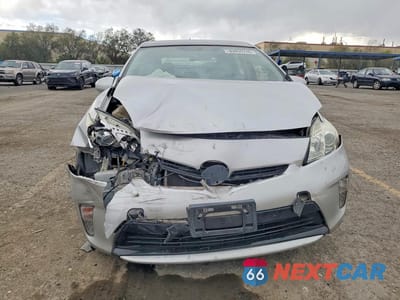 Piąte zdjęcie samochodu w środku: 2013 TOYOTA PRIUS THREE VIN:JTDKN3DU2D1716505 - miniatura