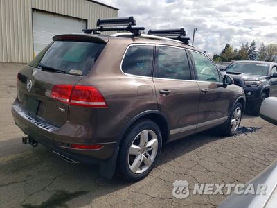 Trzecie zdjęcie samochodu z tyłu: 2011 VOLKSWAGEN TOUAREG V6 TDI VIN:WVGFK9BP4BD007298 - miniatura