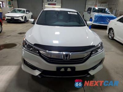 Piąte zdjęcie samochodu w środku: 2017 HONDA ACCORD SPORT VIN:1HGCR2F65HA183364 - miniatura