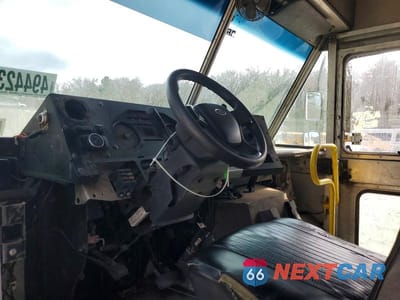 Zdjęcie 8 z 13 samochodu: 2021 FORD E450 DELIVERY TRUCK VIN:1FC3E4KK7MDC27463 - miniatura