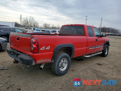 Trzecie zdjęcie samochodu z tyłu: 2005 CHEVROLET SILVERADO K2500 HEAVY DUTY VIN:1GCHK29U85E312558 - miniatura