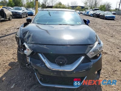 Piąte zdjęcie samochodu w środku: 2017 NISSAN MAXIMA PLATINUM VIN:1N4AA6AP1HC430314 - miniatura