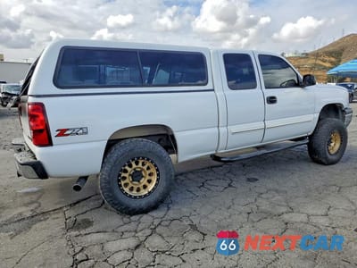 Trzecie zdjęcie samochodu z tyłu: 2003 CHEVROLET SILVERADO K1500 VIN:1GCEK19T93E347501 - miniatura