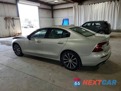 Drugie zdjęcie samochodu z przodu: 2022 VOLVO S60 B5 MOMENTUM VIN:7JRL12TZ0NG162596 - miniatura