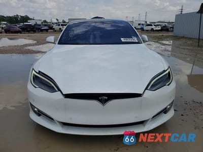 Piąte zdjęcie samochodu w środku: 2019 TESLA MODEL S VIN:5YJSA1E46KF337297 - miniatura