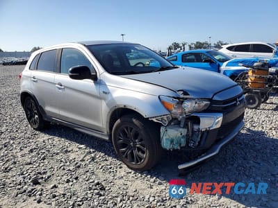 Czwarte zdjęcie samochodu z boku: 2018 MITSUBISHI OUTLANDER SPORT ES VIN:JA4AP3AU8JU005633 - miniatura